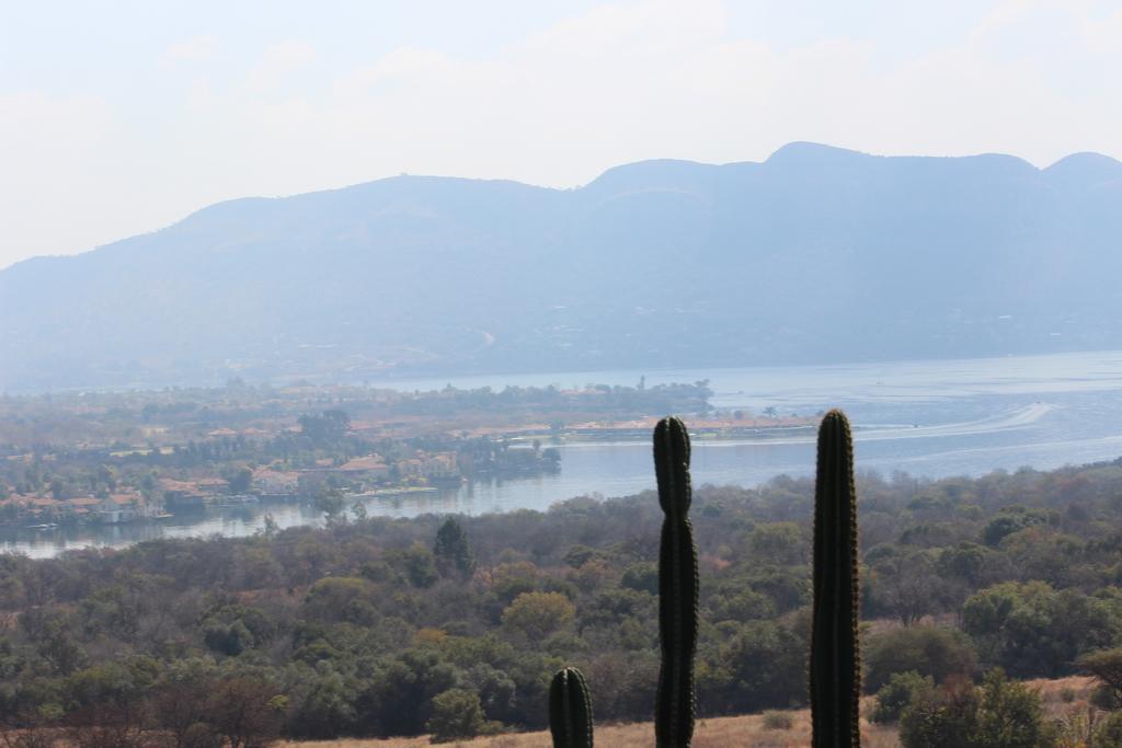 La Montagne Guest Lodge Hartbeespoort Exteriör bild