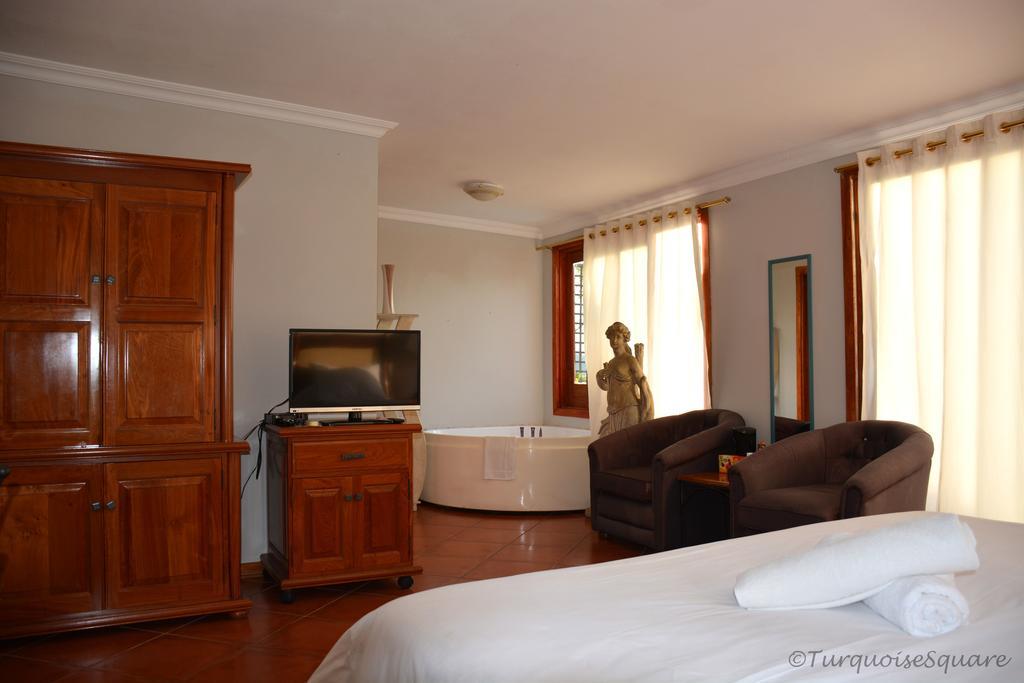 La Montagne Guest Lodge Hartbeespoort Exteriör bild